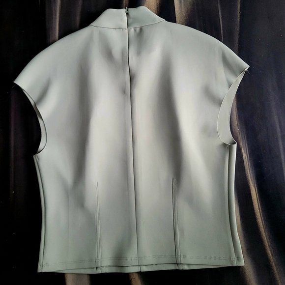 EXPRESS Crop Top - Picture 2 of 3